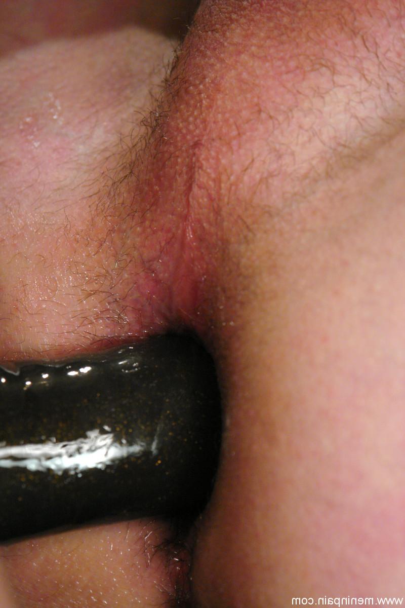 20P Femdom Shy Love le hace una paja a su sumiso masculino mientras lo sujeta en bondage