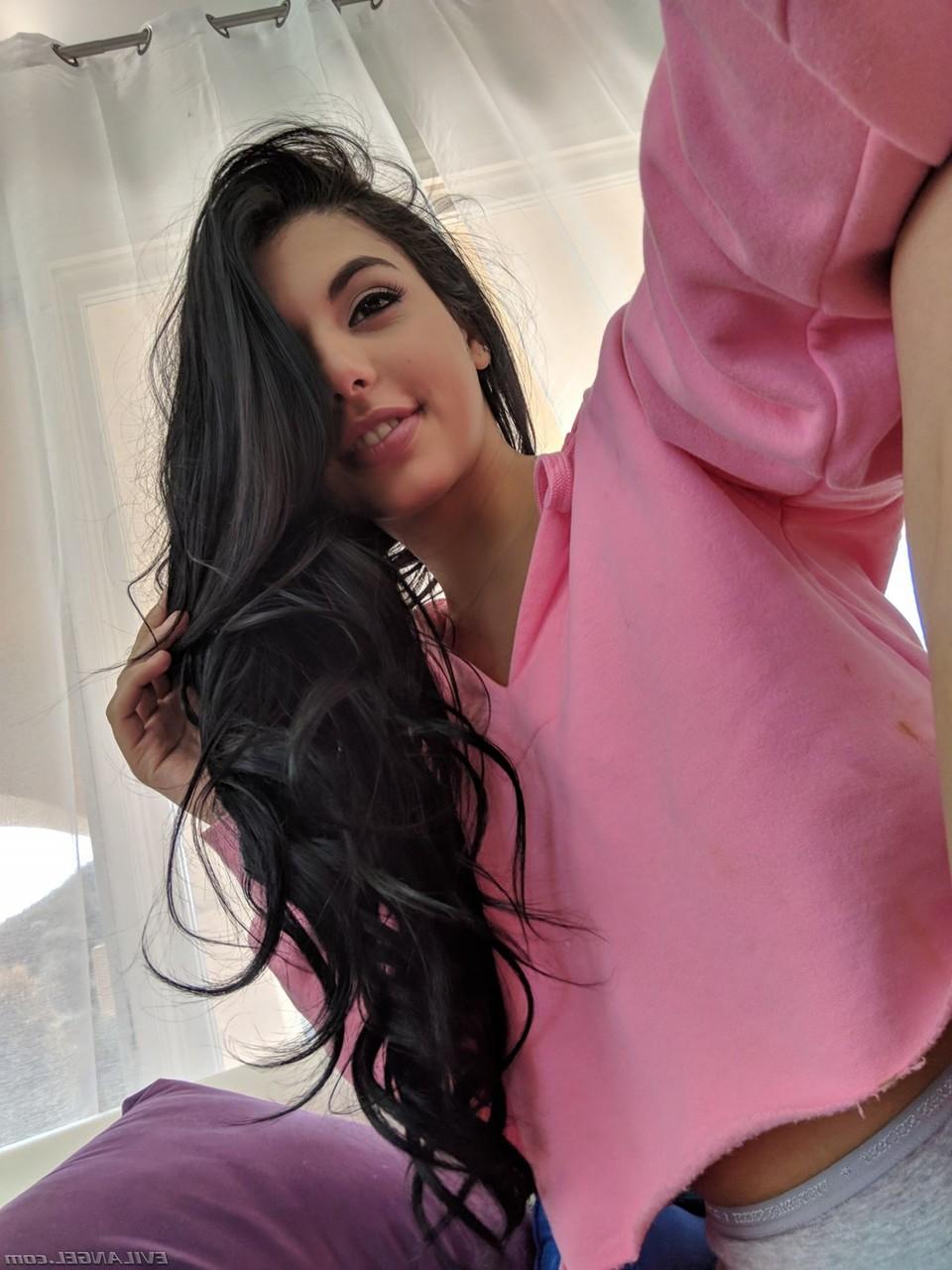 20P La novia brasileña Gina Valentina follando la polla de Jessy Jones en POV