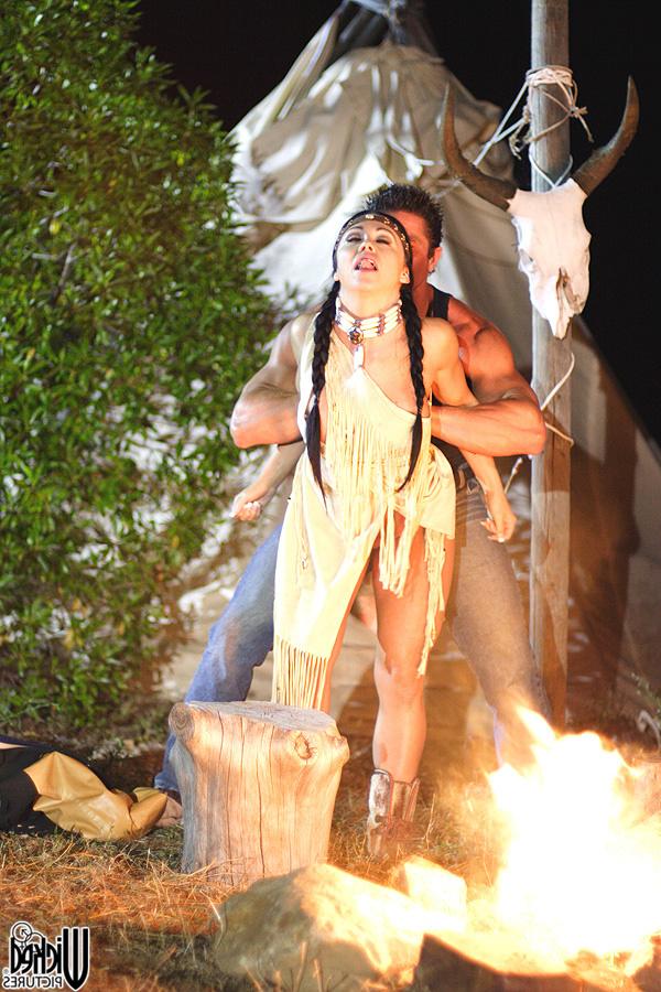 20P Kleiner indianischer Cherokee wird draußen im Doggystyle hart durchgeknallt