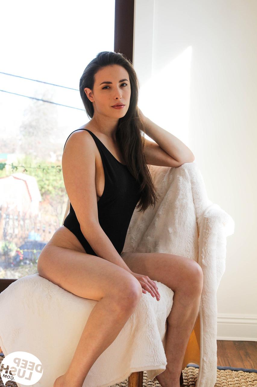 20P Der hinreißende Pornostar Casey Calvert neckt mit ihrem großen Hintern und ihrer heißen Möse