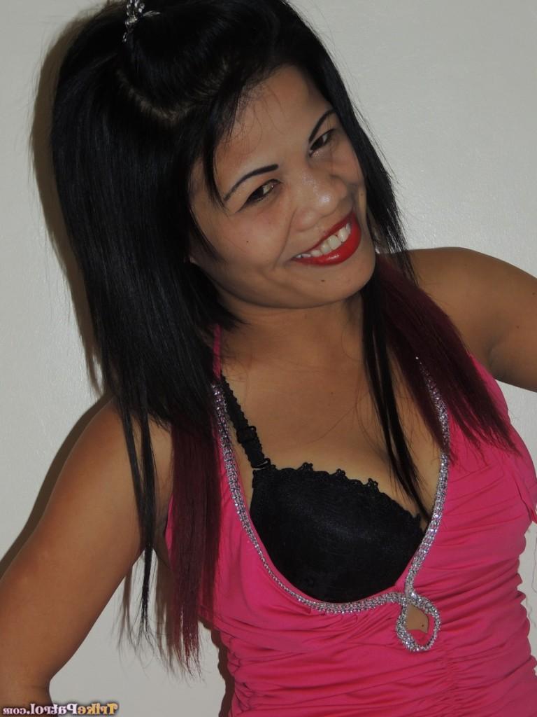20P La pequeña filipina amateur Jhane se abre de piernas y recibe una polla en su manguito