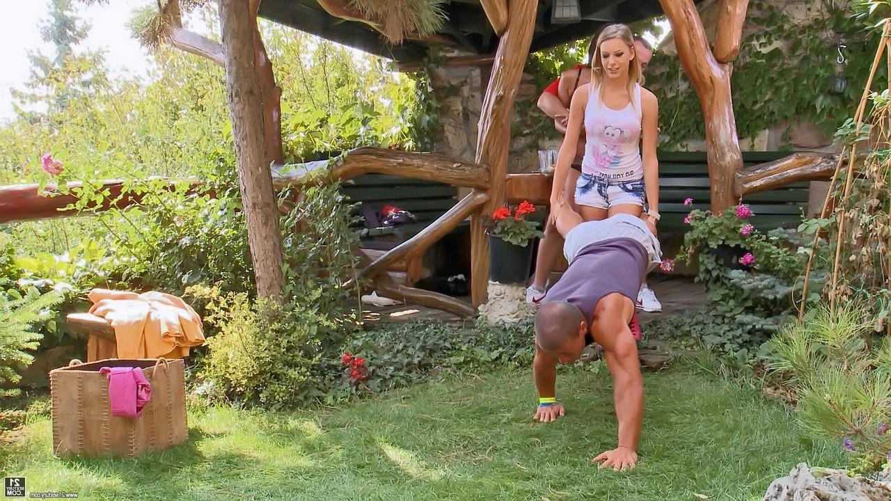 20P Los afortunados tíos del porno Dominica Ross y Matt Bird se follan a Bernice y Cipriana