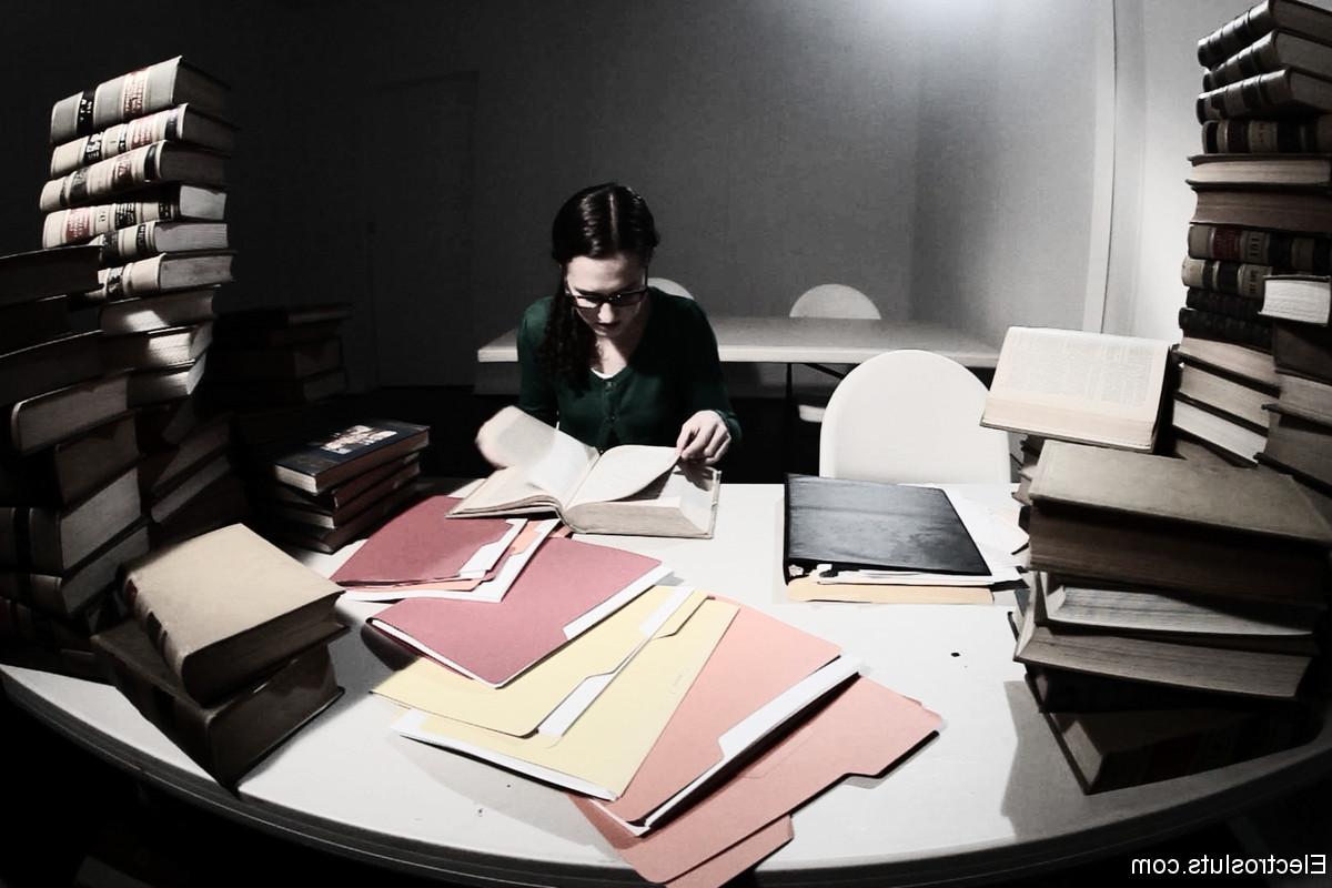 17P Mulher nerd sofre humilhação psicológica por professora lésbica
