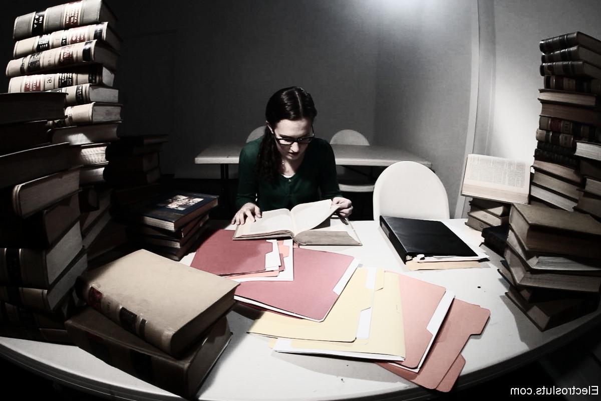 17P Mulher nerd sofre humilhação psicológica por professora lésbica