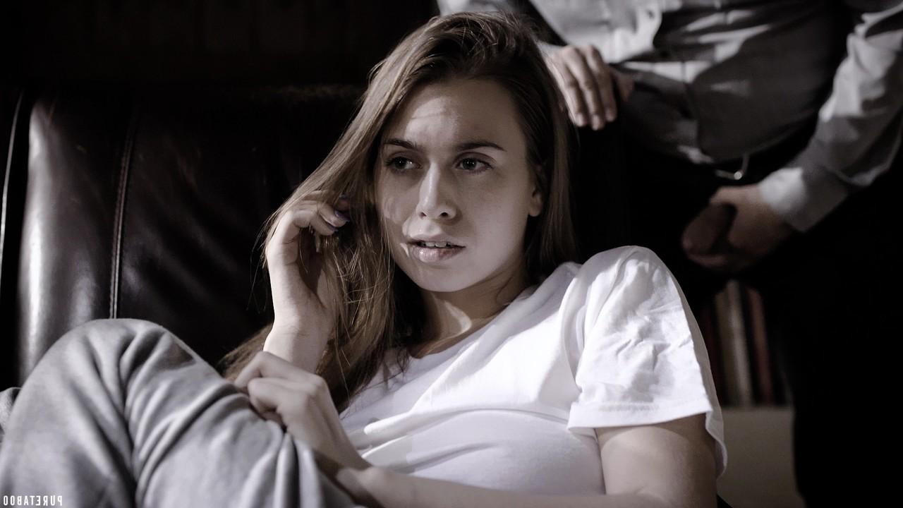 15P A jovem angustiada Jill Kassidy tem relações sexuais com um membro da família