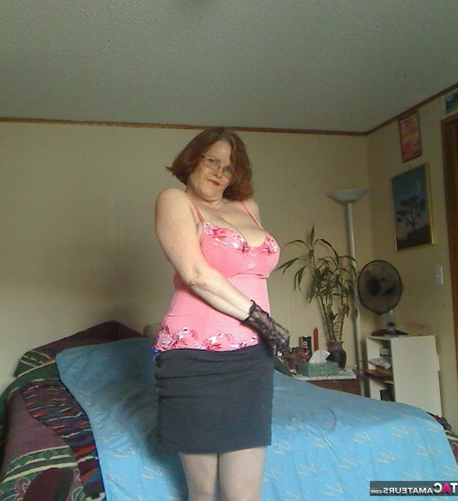 20P Redheaded amateur Misha MILF dildos her cunt after unleashing her huge tits