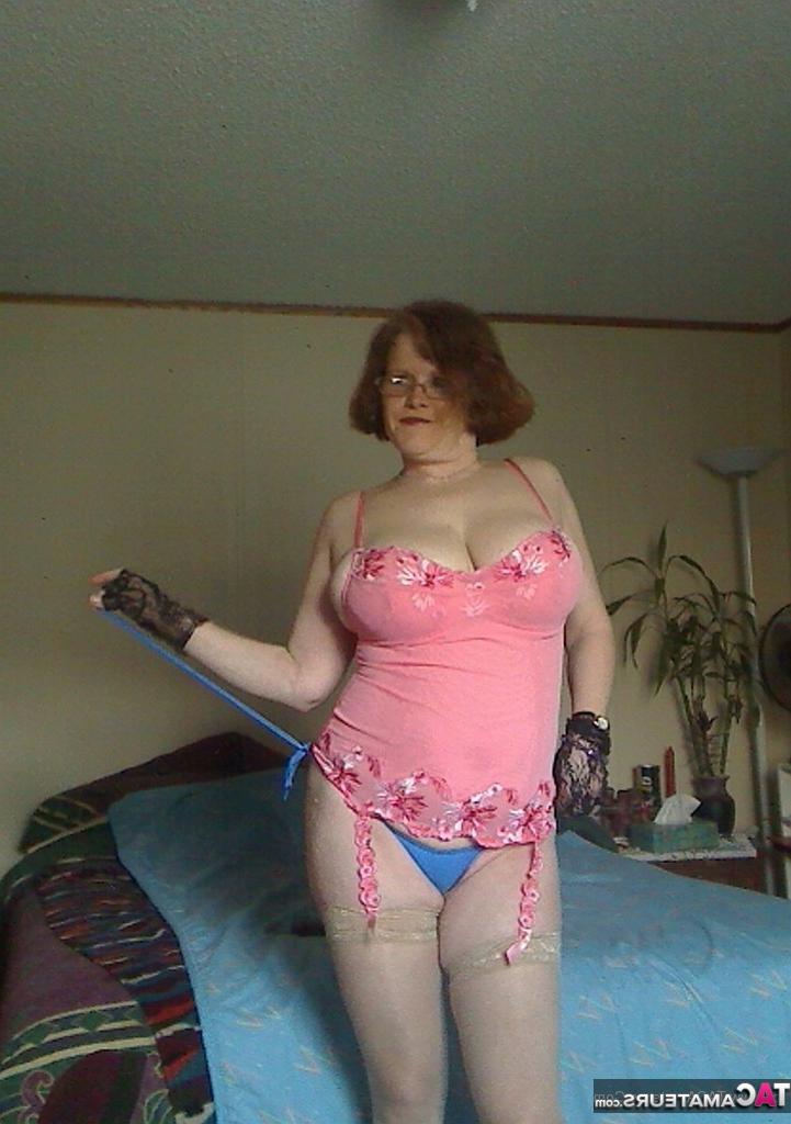20P Redheaded amateur Misha MILF dildos her cunt after unleashing her huge tits