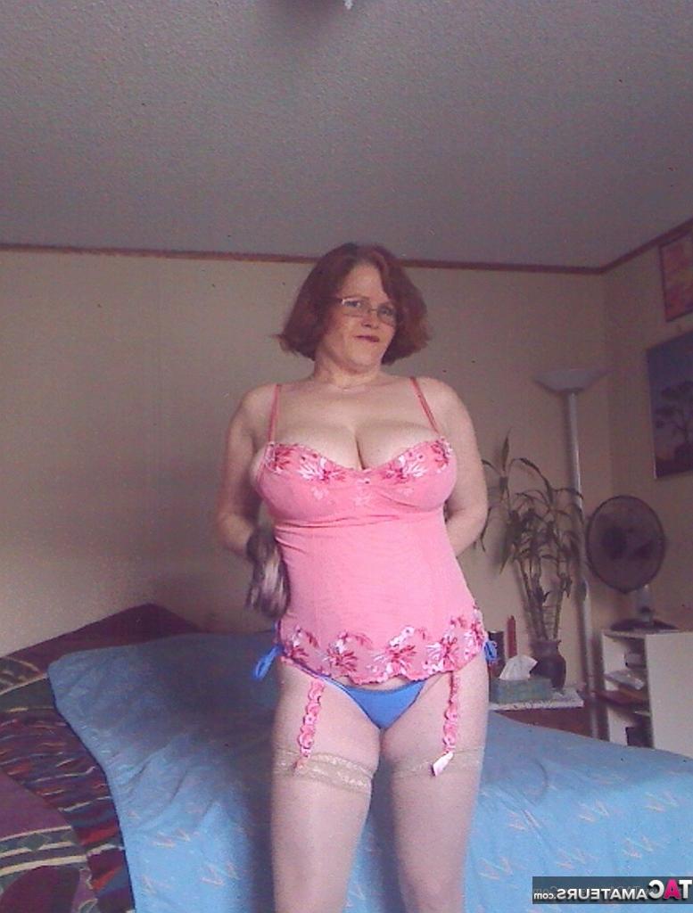 20P Redheaded amateur Misha MILF dildos her cunt after unleashing her huge tits