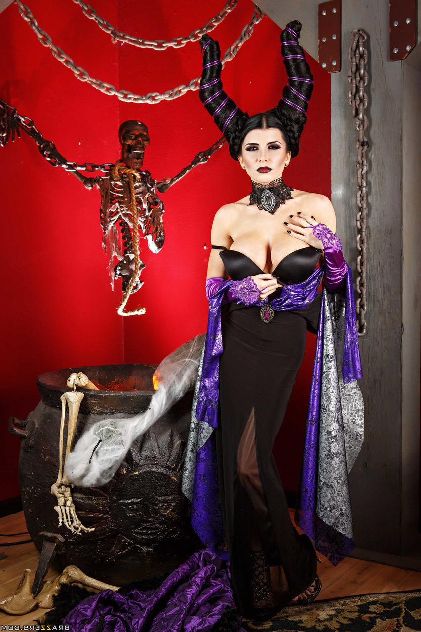 20P Les stars du porno aiment ça Big Romi Rain