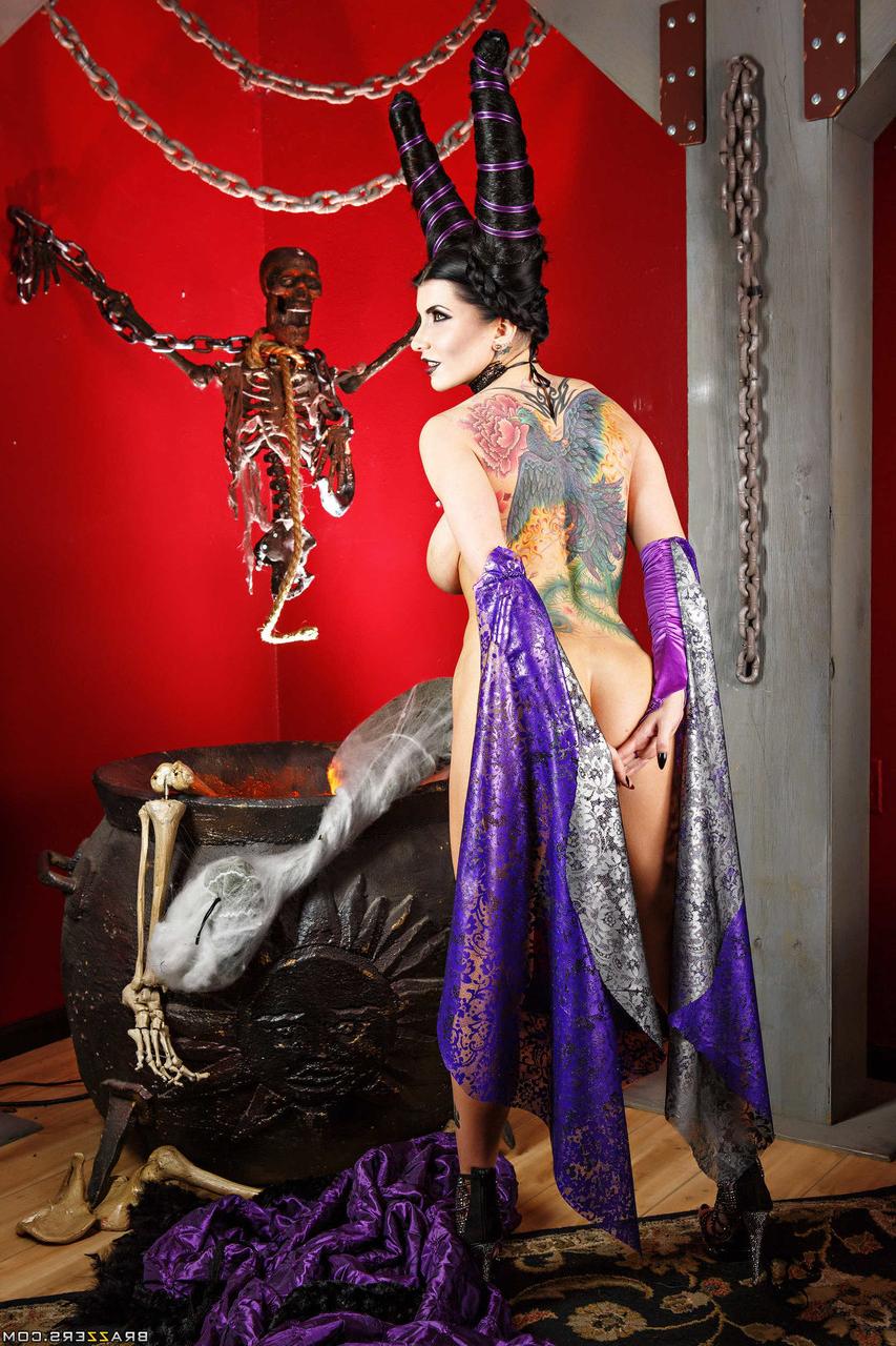20P Les stars du porno aiment ça Big Romi Rain