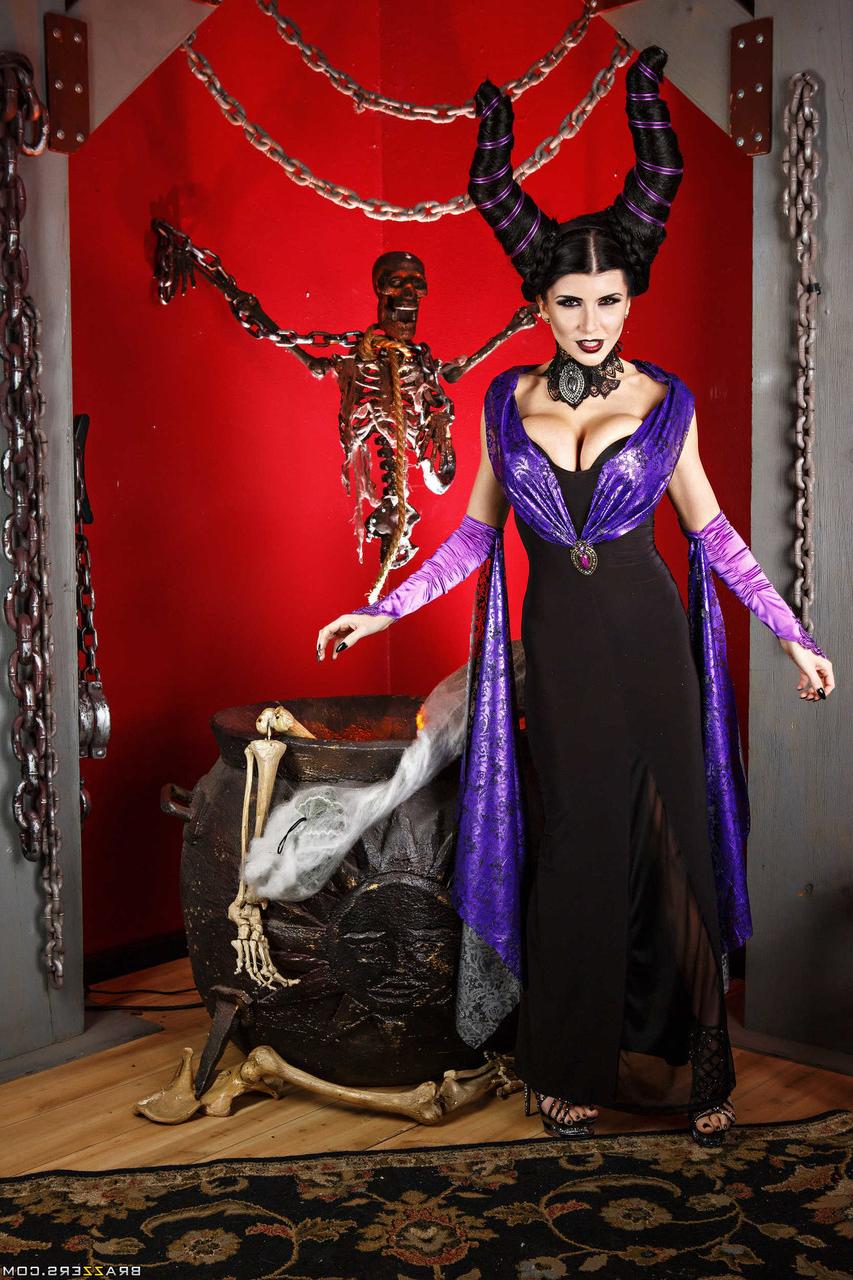 20P Les stars du porno aiment ça Big Romi Rain