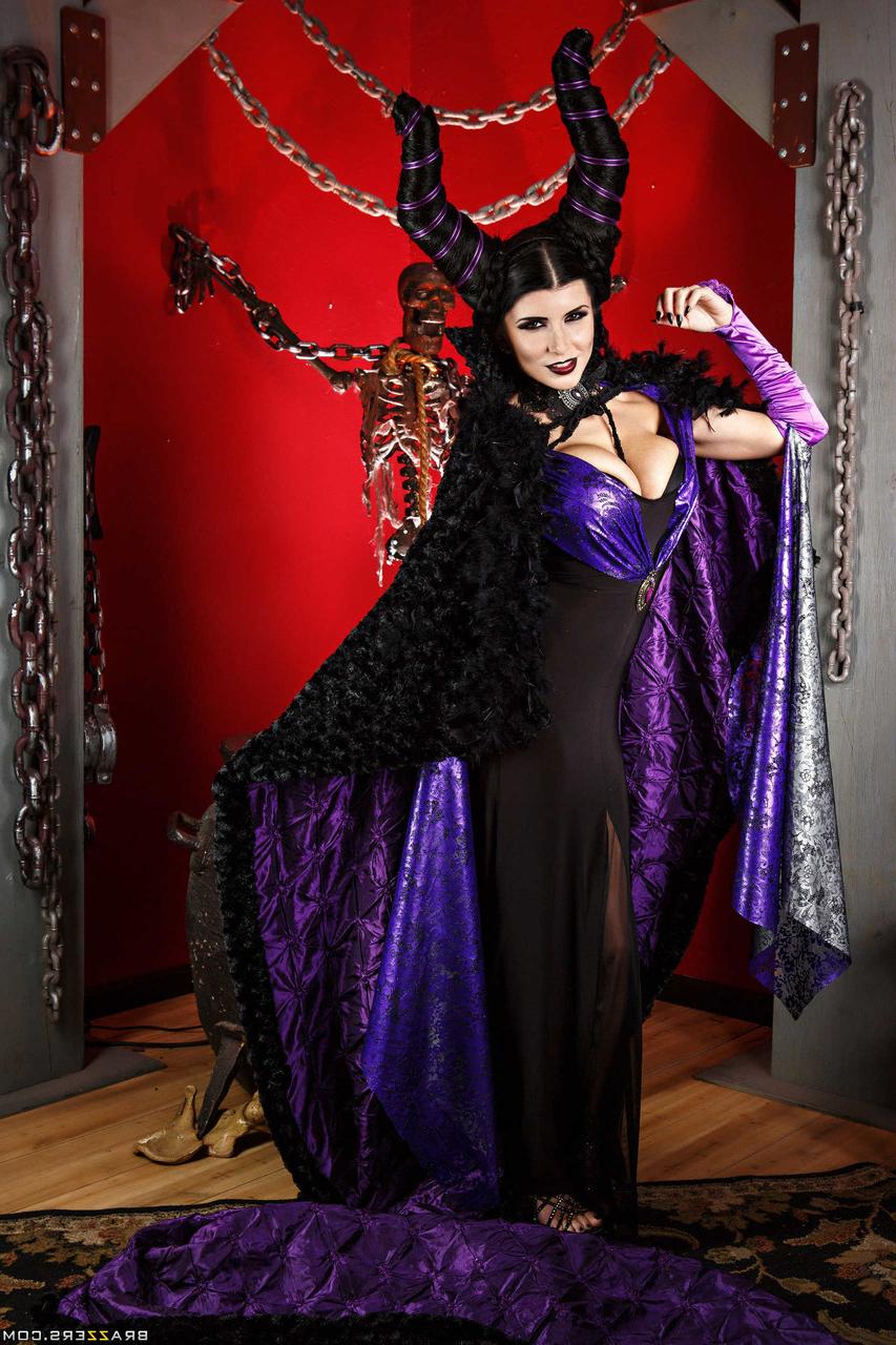 20P Les stars du porno aiment ça Big Romi Rain