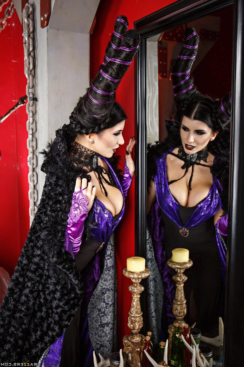 20P Les stars du porno aiment ça Big Romi Rain