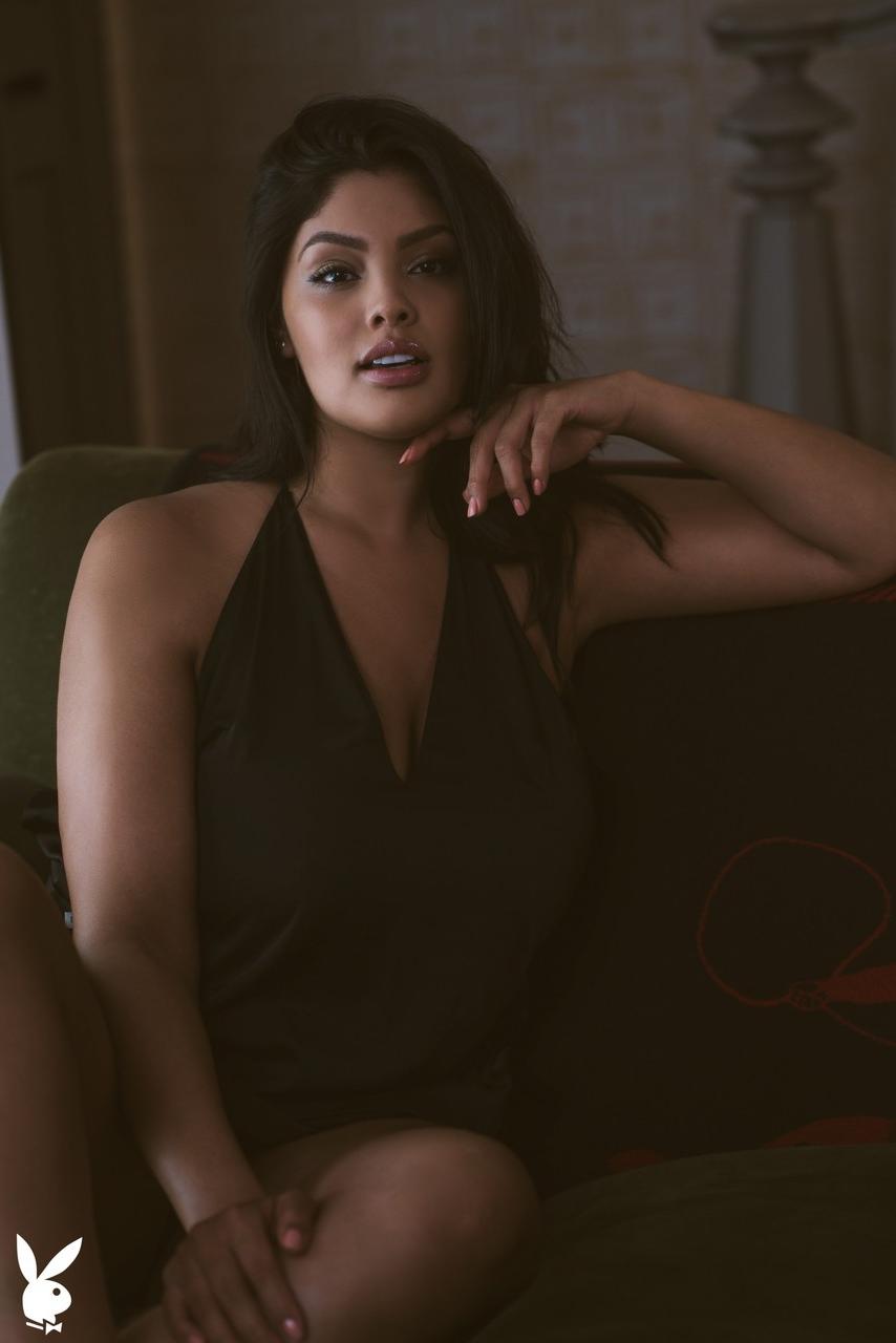 20P Das sexy Babe Jocelyn Corona zeigt ihr unglaubliches Paar Titten und Hintern
