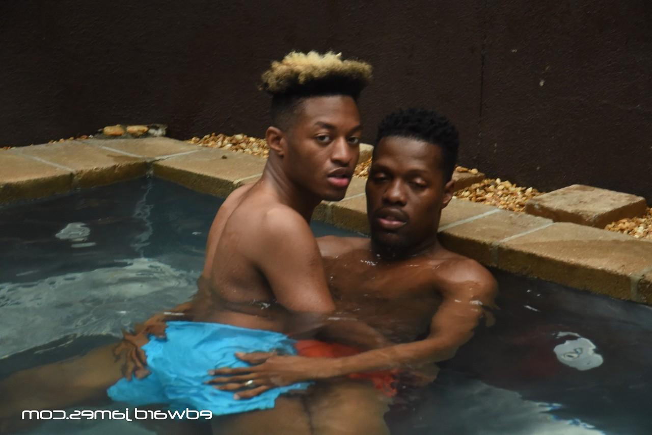 20P Muscular ebony boy Marcus Cooper licks & fucks gay hottie Hakunabad's booty