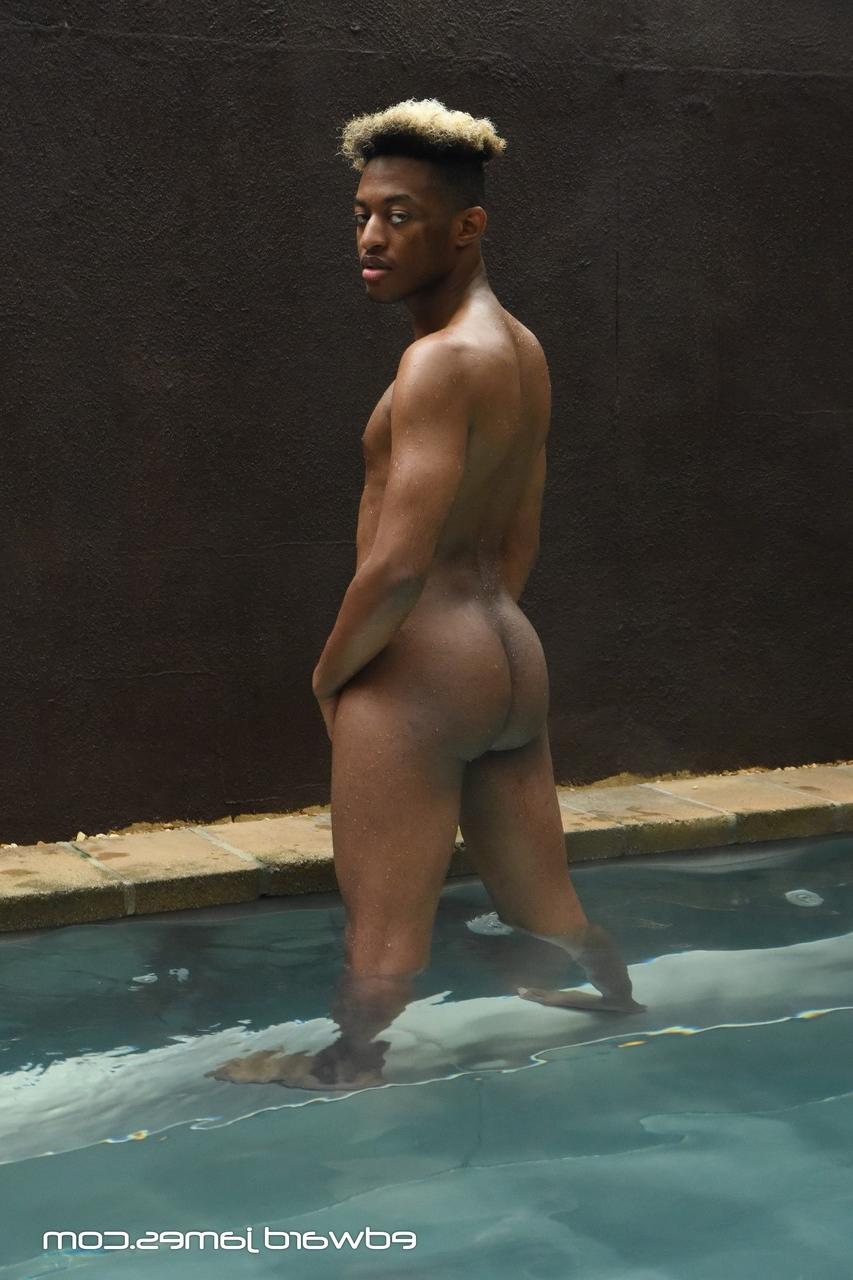 20P Muscular ebony boy Marcus Cooper licks & fucks gay hottie Hakunabad's booty