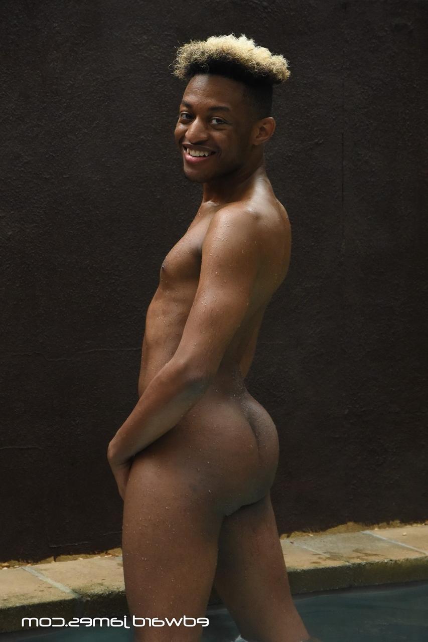 20P Muscular ebony boy Marcus Cooper licks & fucks gay hottie Hakunabad's booty