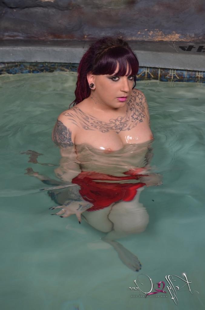 12P TS Kelly Clare interprétée par Kelly Clare Photos porno nues