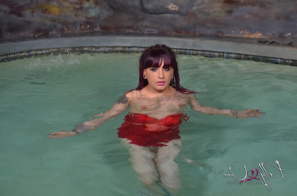 12P TS Kelly Clare interprétée par Kelly Clare Photos porno nues