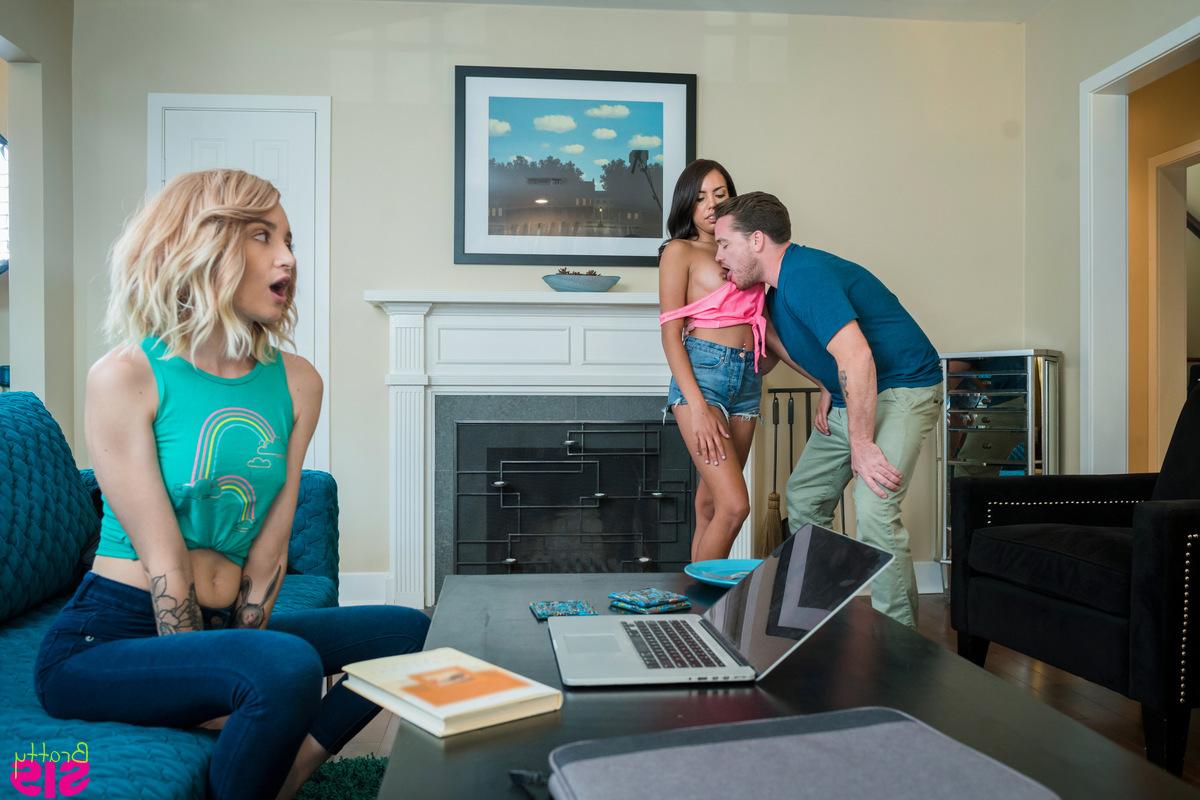 16P As adolescentes Lola Fae e Rachel Rivers fazem sexo a 3 durante uma aula online