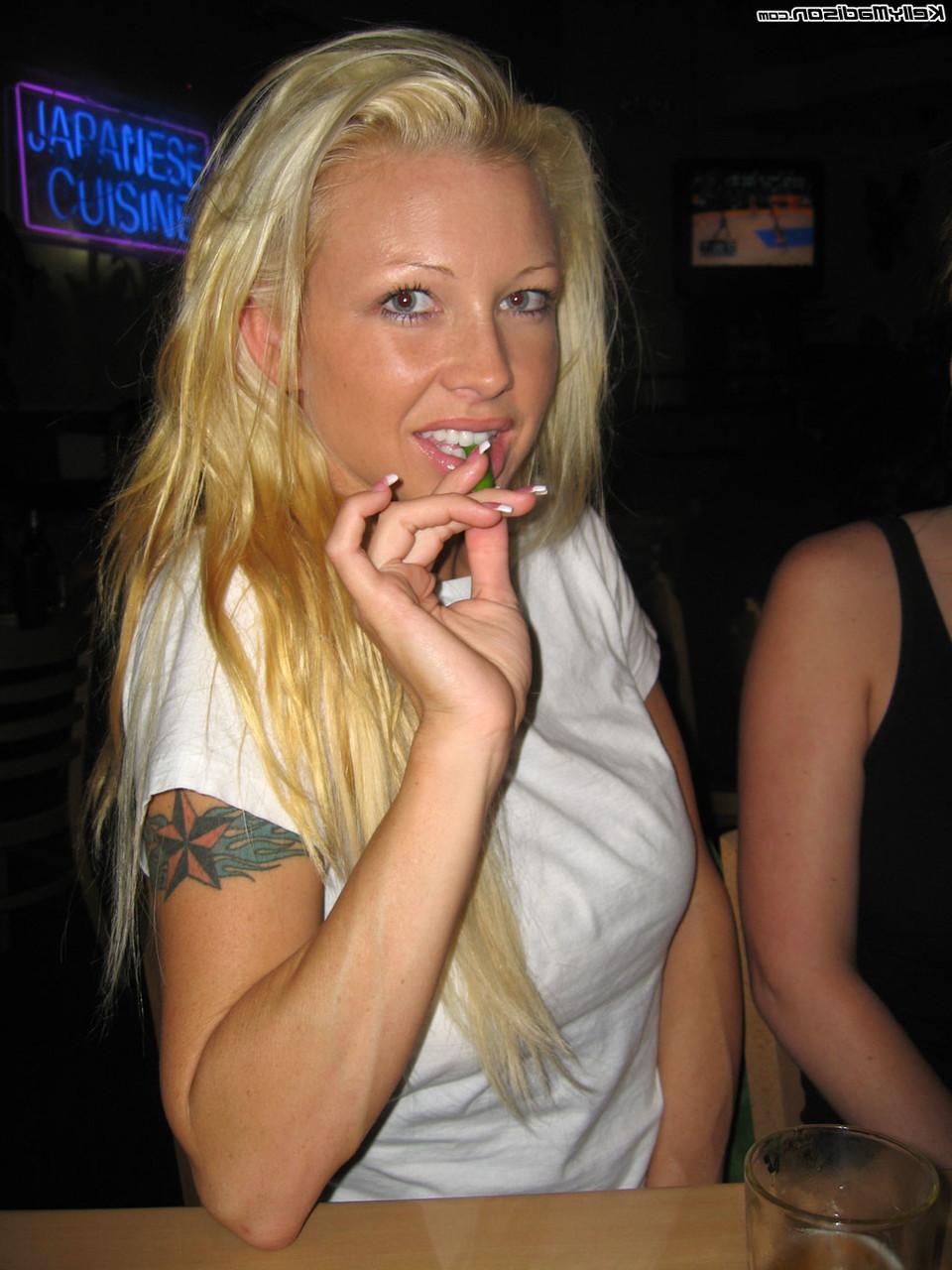 17P Slutty blonde Chloe picks up a sexy lesbian at the bar for hot bathtub play