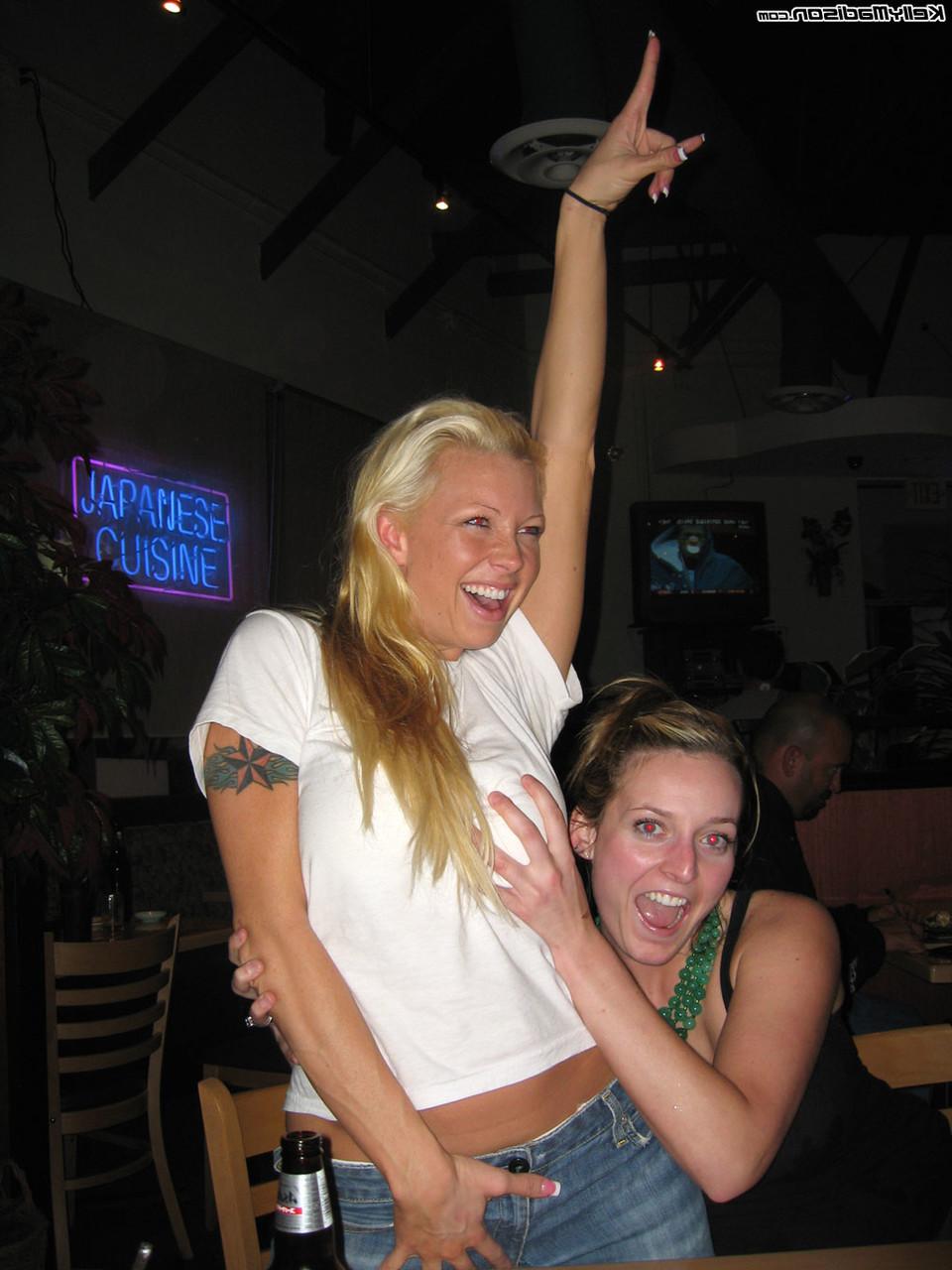 17P Slutty blonde Chloe picks up a sexy lesbian at the bar for hot bathtub play