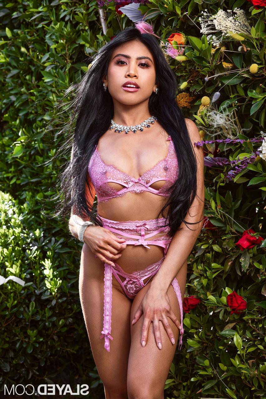 20P Die Lesben in Dessous Kylie Rocket und Ember Snow schmecken sich gegenseitig die Löcher