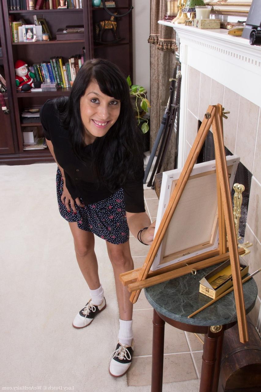 18P Female painter Lucy Dutch plays with her natural pussy after undressing