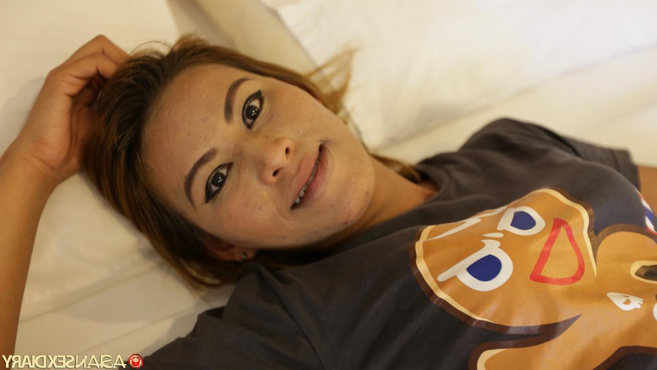 20P ホテルで後背位と正常位セックスを楽しむゴージャスなアジア人熟女