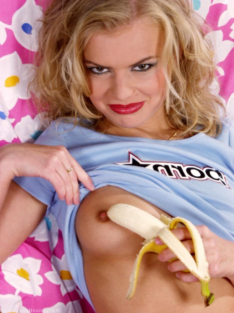 20P Blonde Dora Venter masturbates with a peeled banana in a kinky food play solo