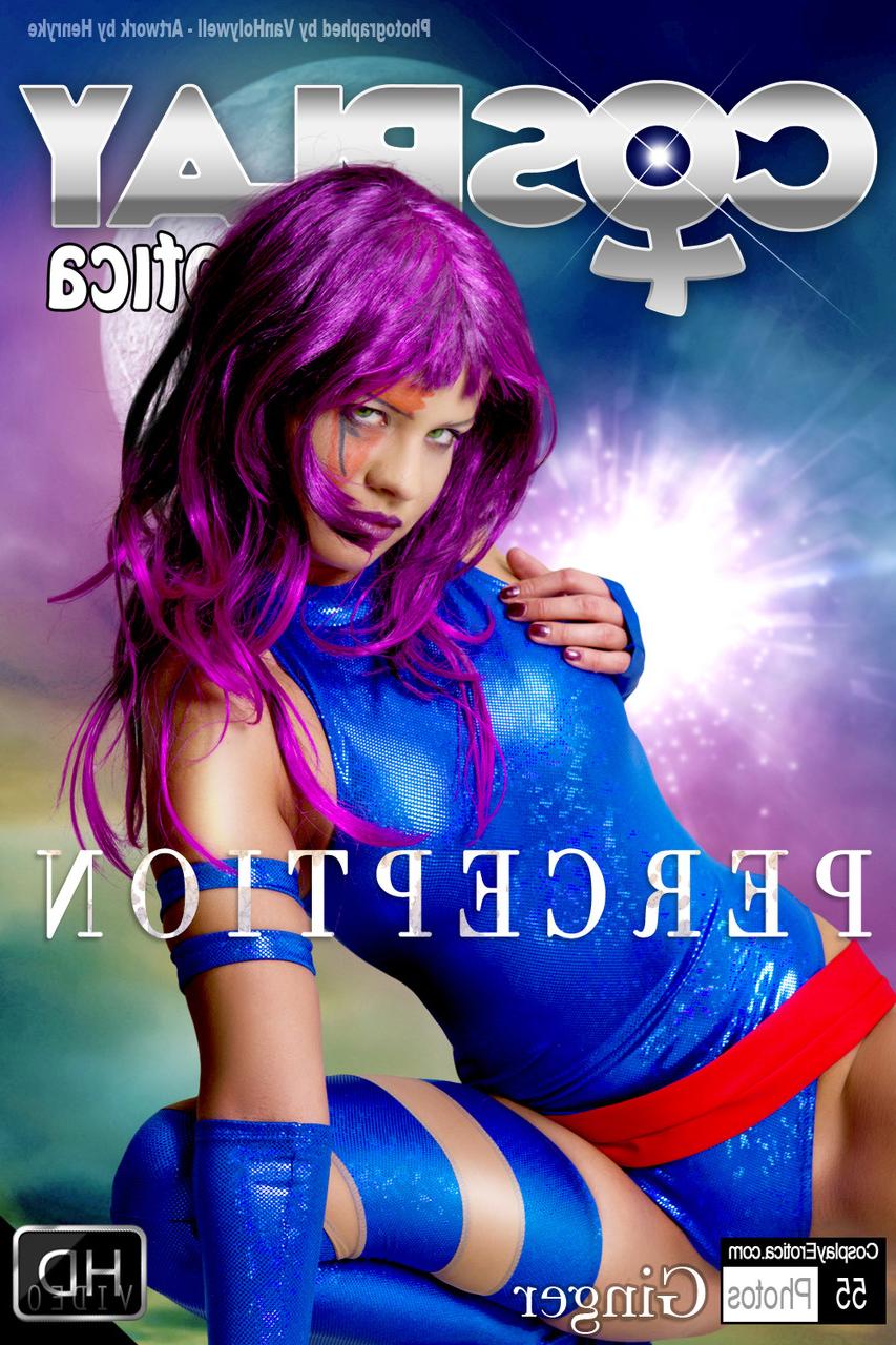 12P Cosplayerin entblößt ihre frechen Brüste, bevor sie ihren schönen Arsch zeigt