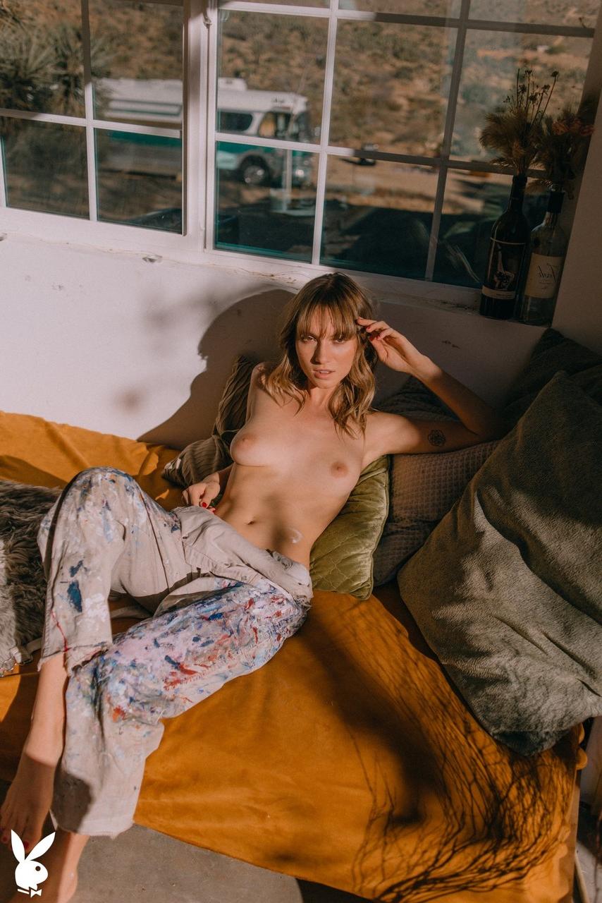 20P Die sexy Centerfold-Frau Nastasia Celeste stellt ihren fabelhaften Körper zur Schau und posiert nackt