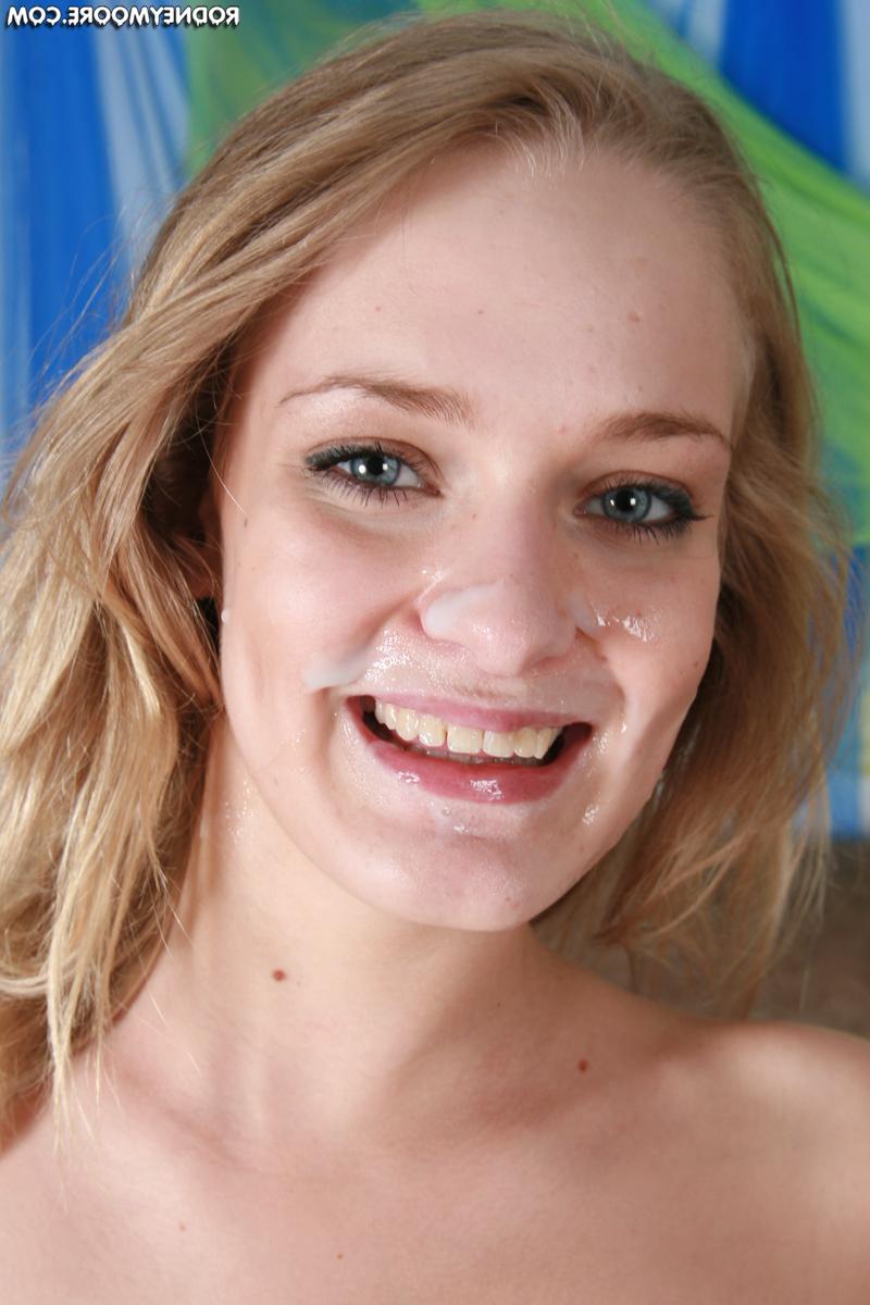20P La rubia traviesa Kensey Knox hace alarde de sus curvas antes de recibir una polla