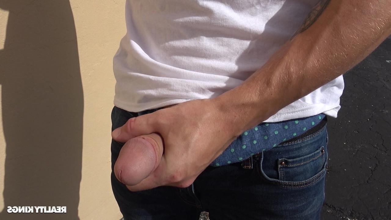 20P Doce Latina Vienna Black recebe seu rosto borrifado com esperma depois de sexo ao ar livre