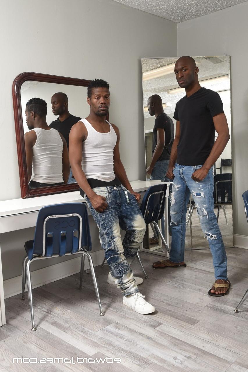 20P Gays negros gatas Blaine Porter e Marcus Cooper fodendo e beijando calorosamente
