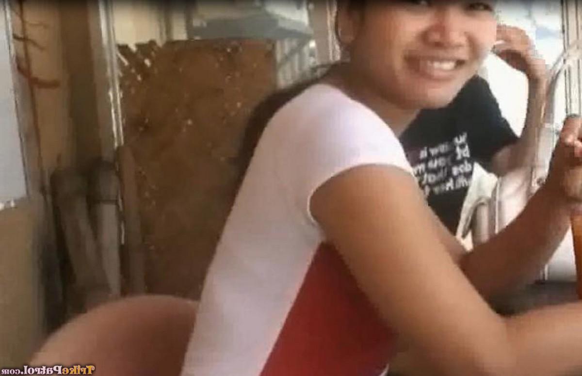 10P Linda filipina dando um boquete maravilhoso e sendo fodida por trás