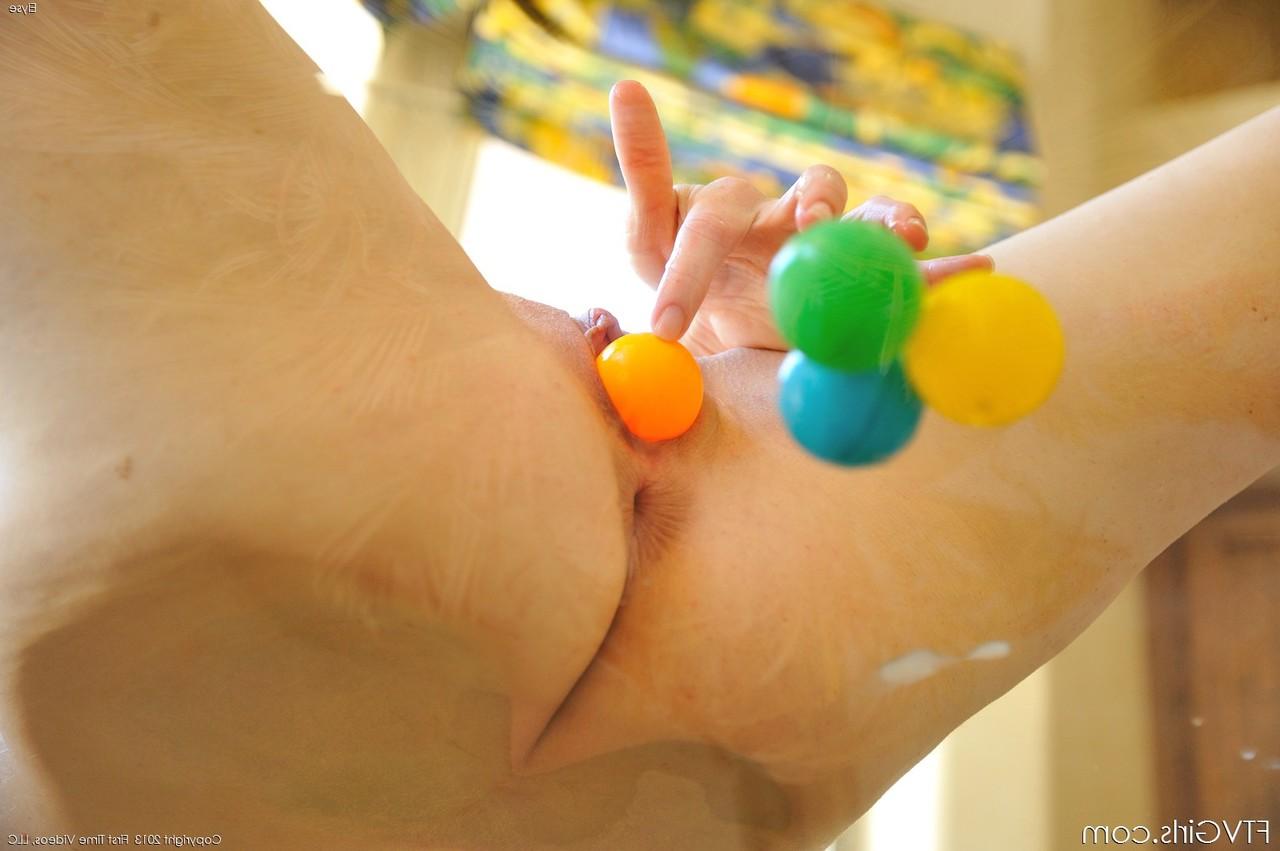 20P Adorable MILF Elyse inserting balls and big toys into her coochie