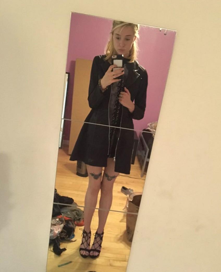 14P A linda adolescente Haley posando com suas roupas sexy e com a bunda nua em uma compilação