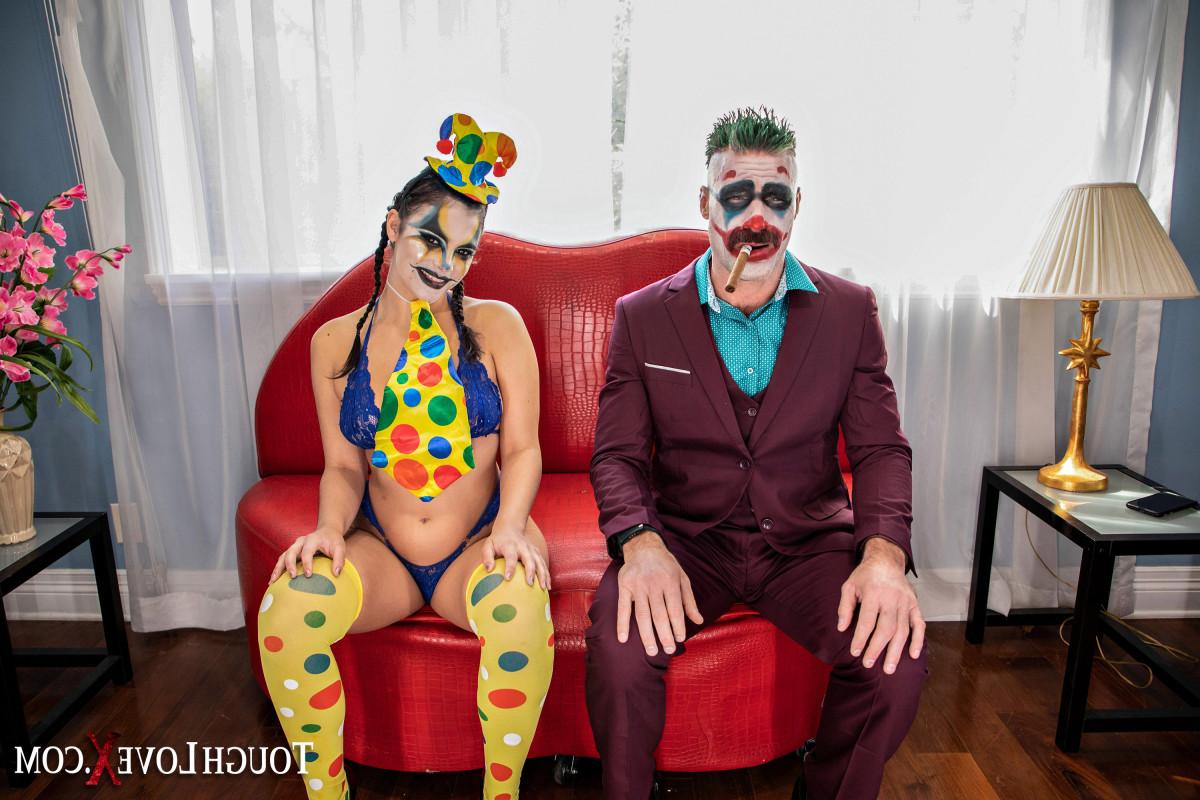 20P Violet Starr and her man friend have sex while wearing clown attire