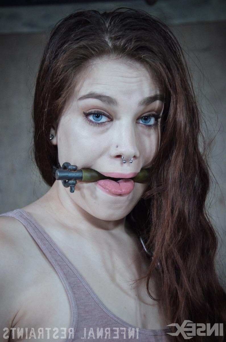 14P Адские ограничения с участием Бобби Дилан Hot XXX