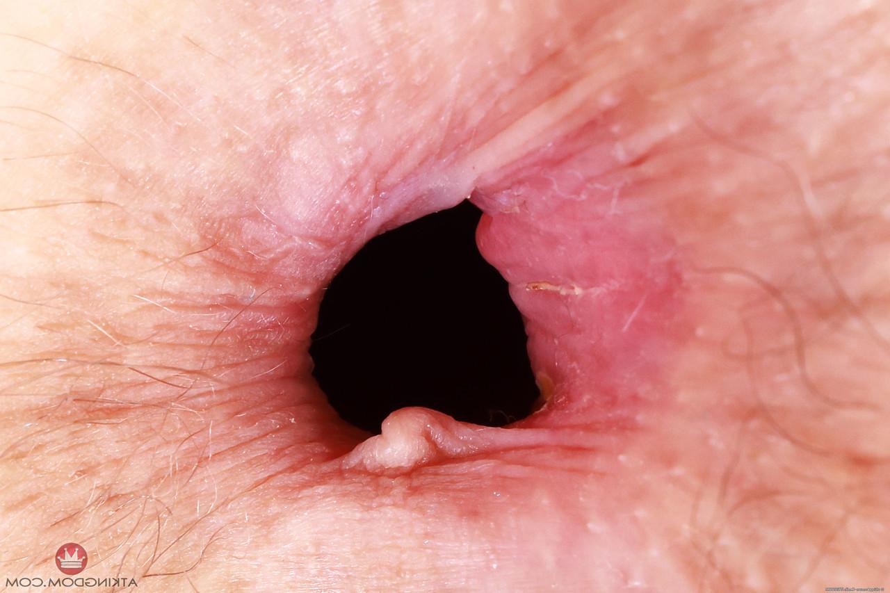 20P Mature brunette Jackie Hoff strips & displays her big saggy tits & hairy holes
