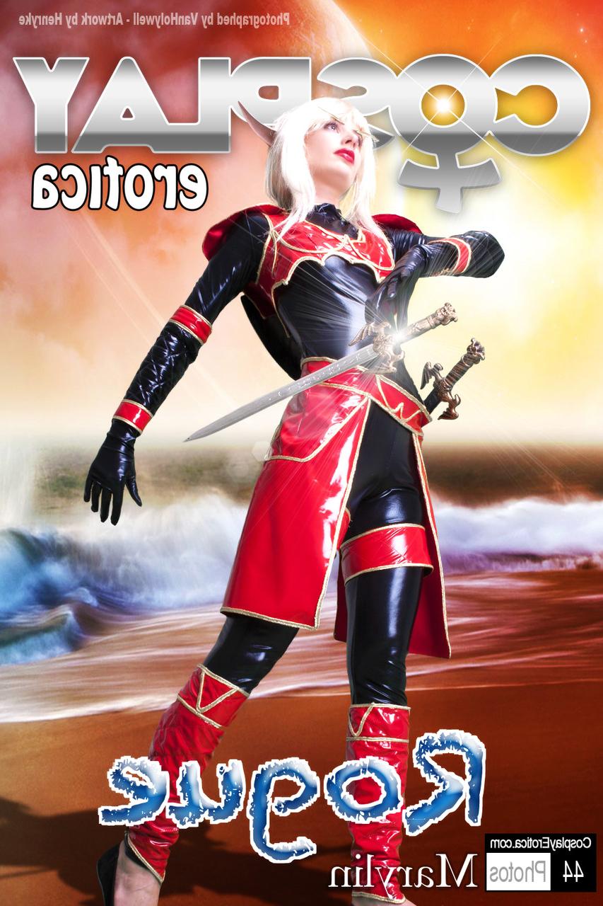 12P Loira platinada libera seus peitos e buceta de roupas de cosplay eróticas