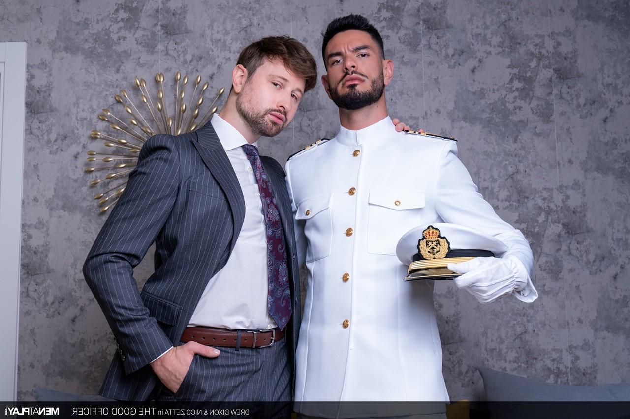 20P L'officier de marine gay Nico Zetta analyse un cul brûlant après l'avoir baisé