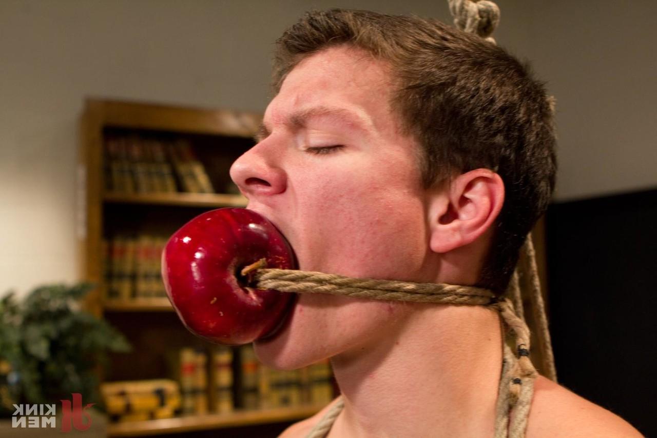 15P Hommes sur le bord, Tyler Sweet