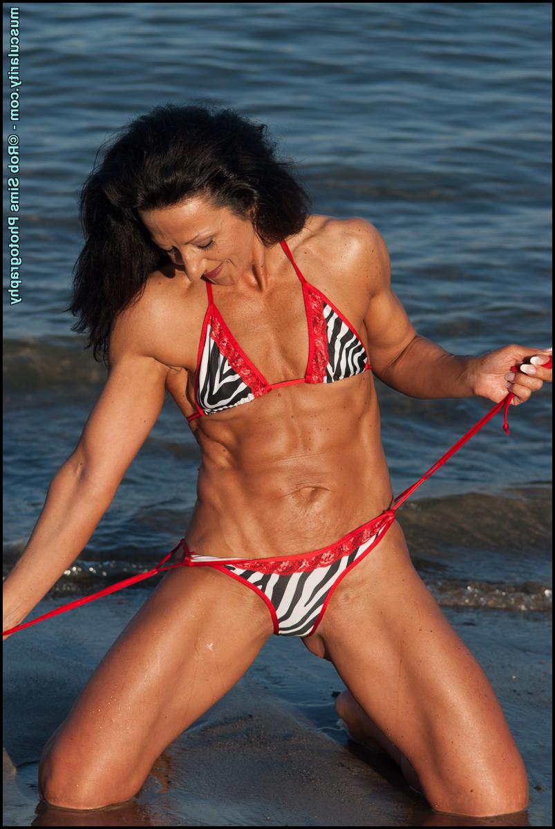 15P Brunette bodybuilder Kim Haynes models a bikini while at the beach