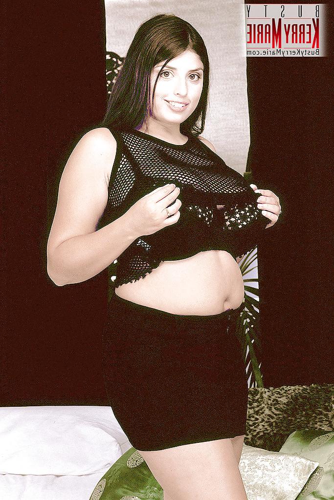 16P Obese Euro babe Kerry Marie unveiling massive knockers and beaver