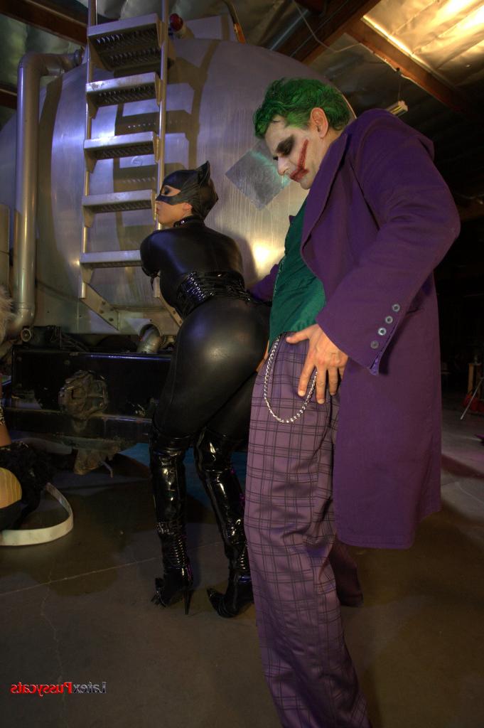 20P Latex-Pussies Anna Lovato, Gemma Massey, Jennifer Dark