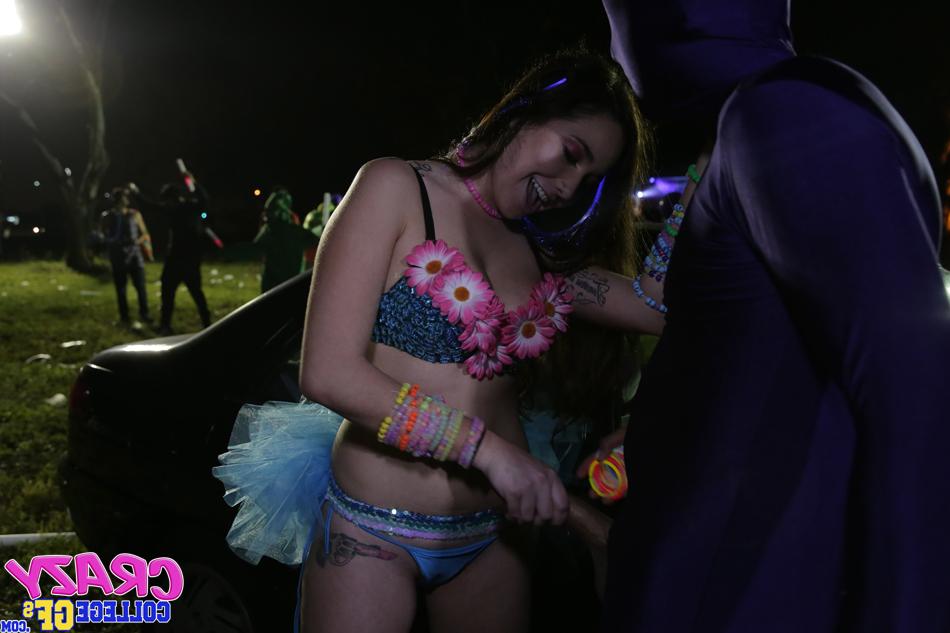 16P Amateur coed Karlee Grey is getting hardcore fucked at the party