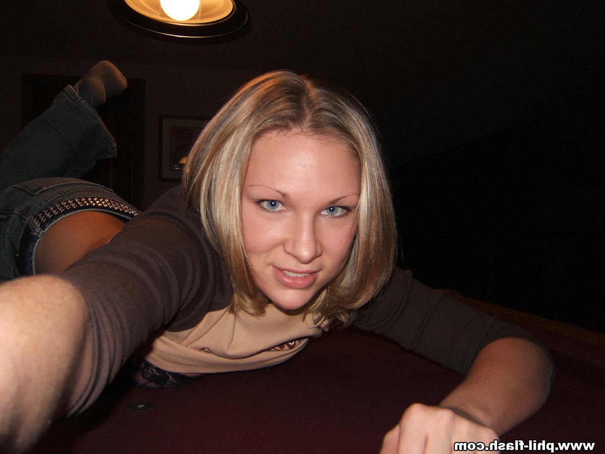 12P Blonde amateur puts curls into her hair during a tease solo shoot
