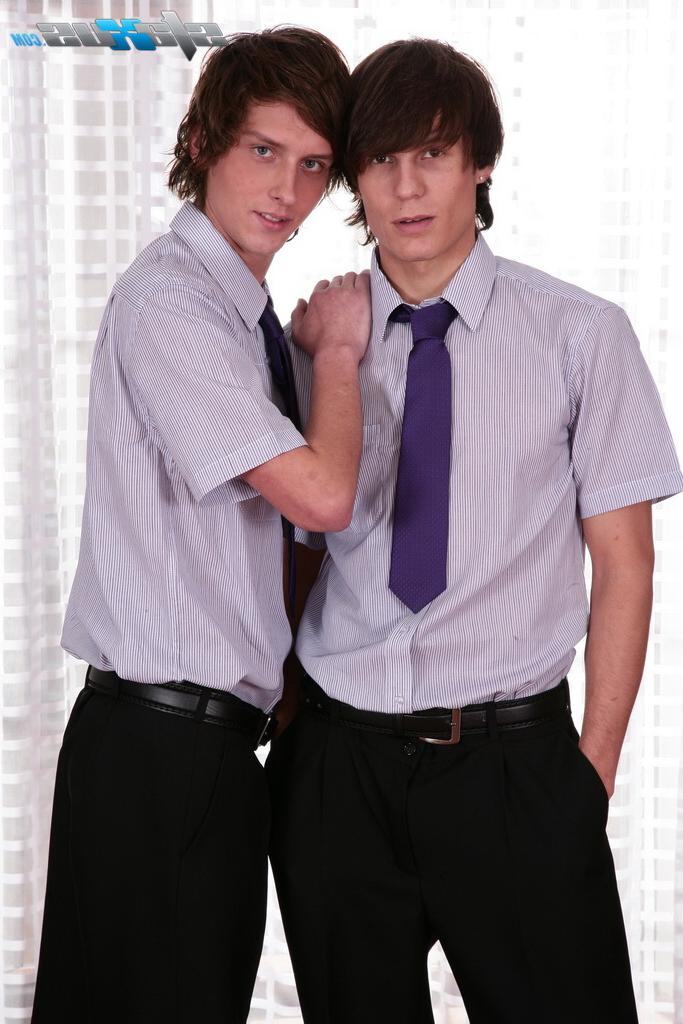 17P Gay boys Adam Hart & Ian Samson suck each other's dick and have anal sex